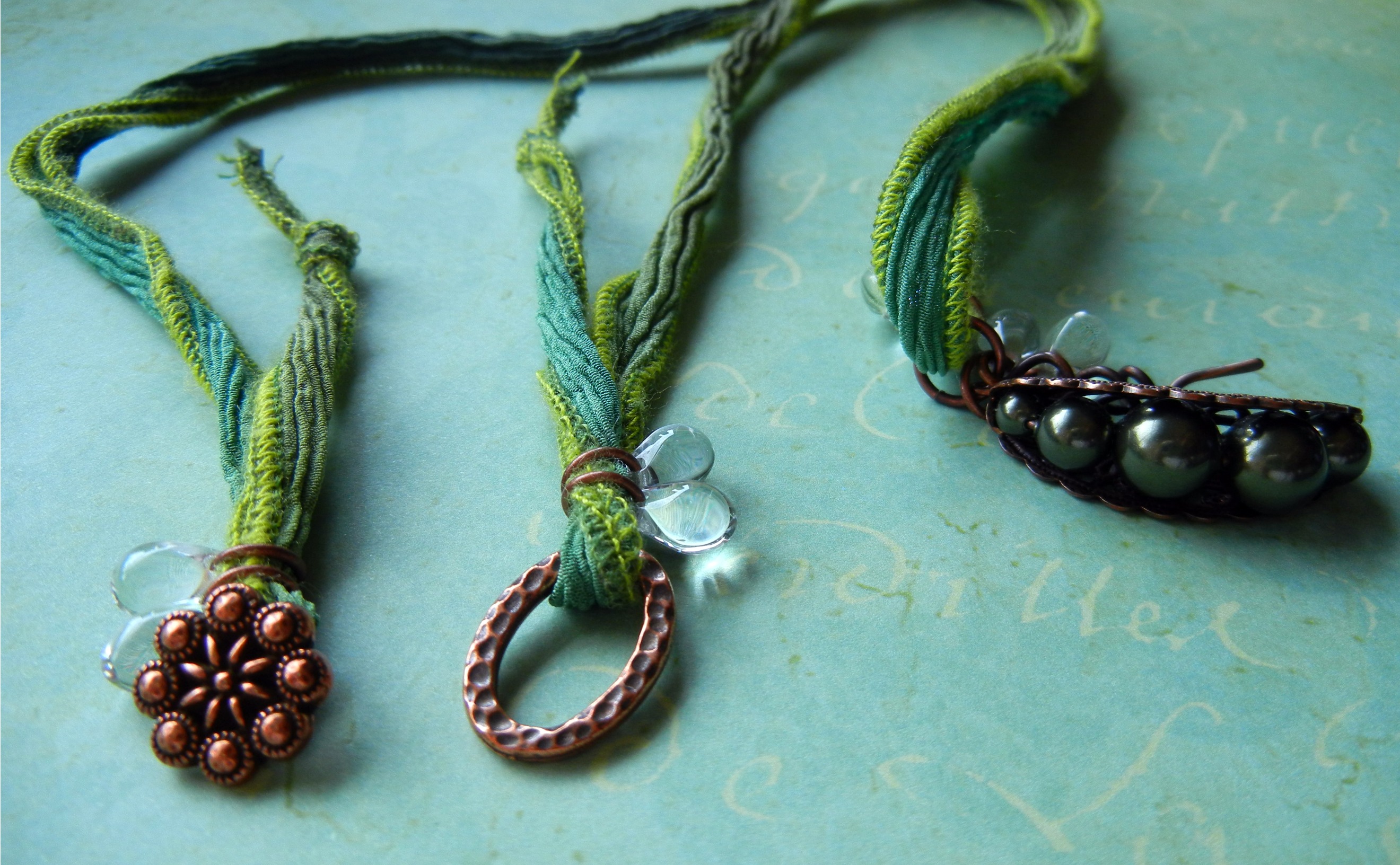 Silk ribbon necklaces: how to finish the ends - Rings and ThingsRings and  Things