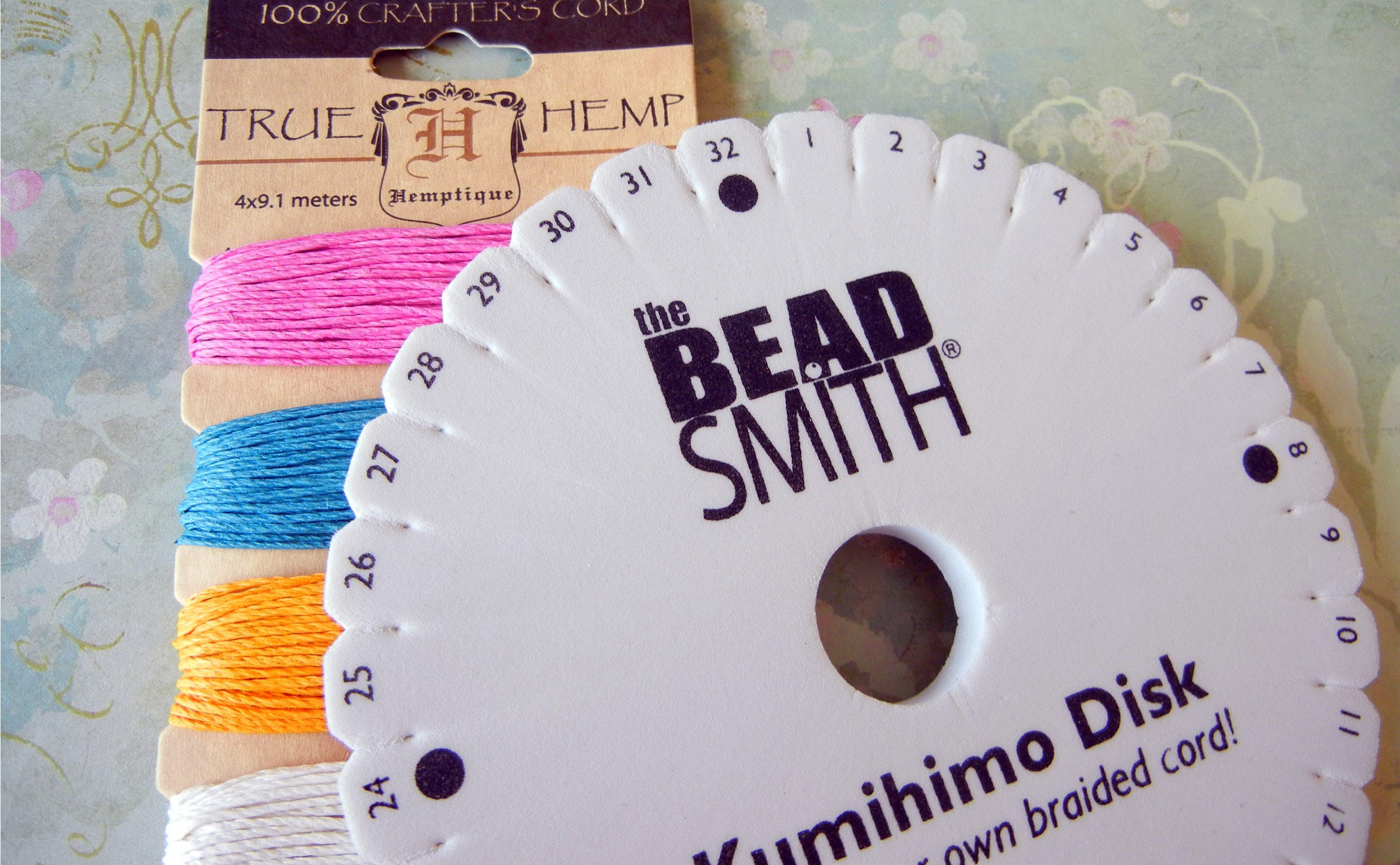 How to braid a heart pattern on a Kumihimo braiding disc