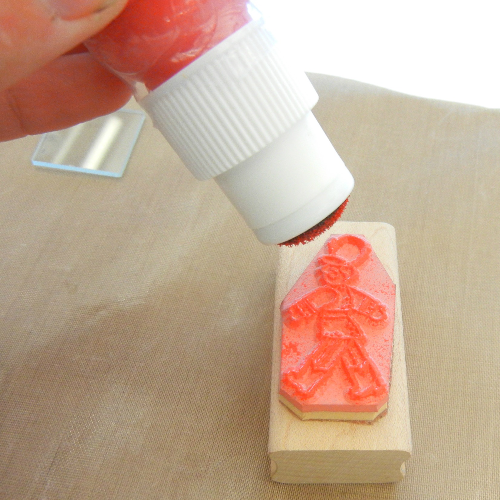 How to Use Acrylic Paint on Rubber Stamps