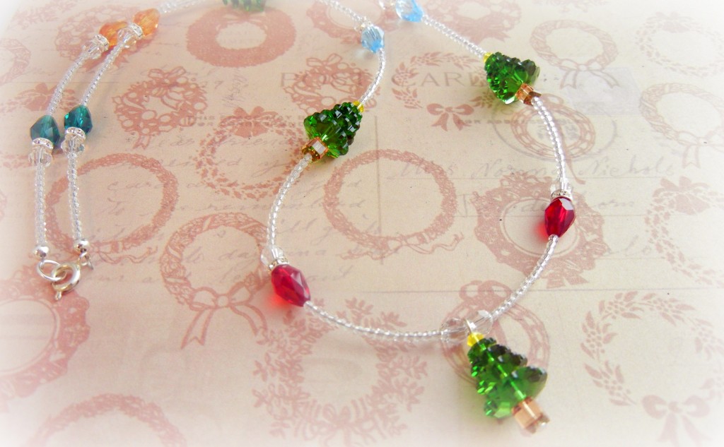 lights and trees holiday necklace