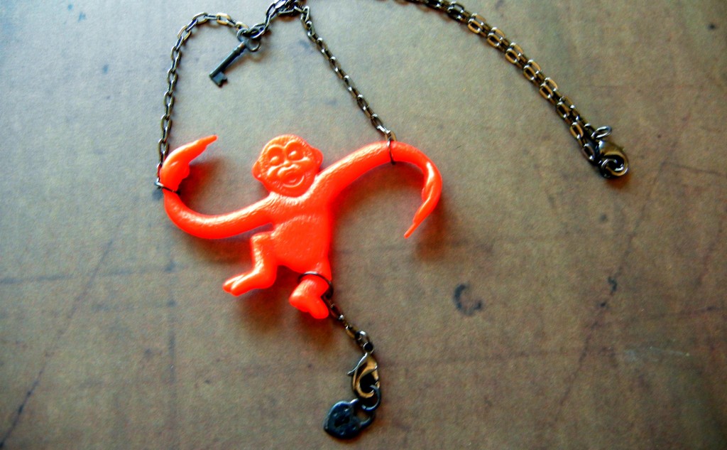 barrel-o-monkeys-necklace