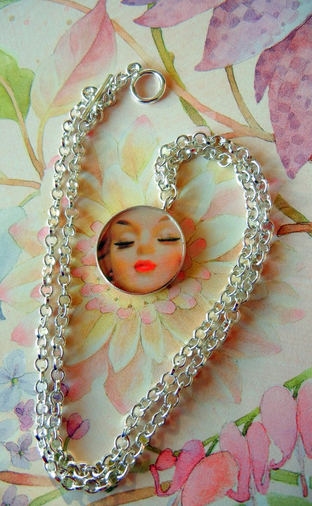 resin-necklace-pretty-lady