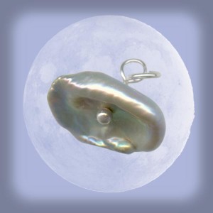 The ethereal pearl charm features  freshwater center-drilled keishi pearl and a sterling silver ball-end head pin (available at www.rings-things.com.)