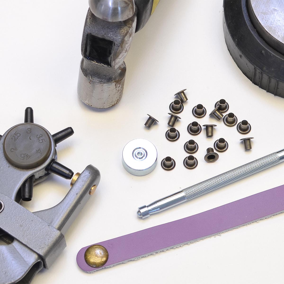 How To Set Eyelets in Leather - Rings and ThingsRings and Things