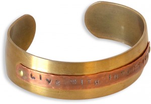 "Live with Intention" cuff bracelet - Tutorial