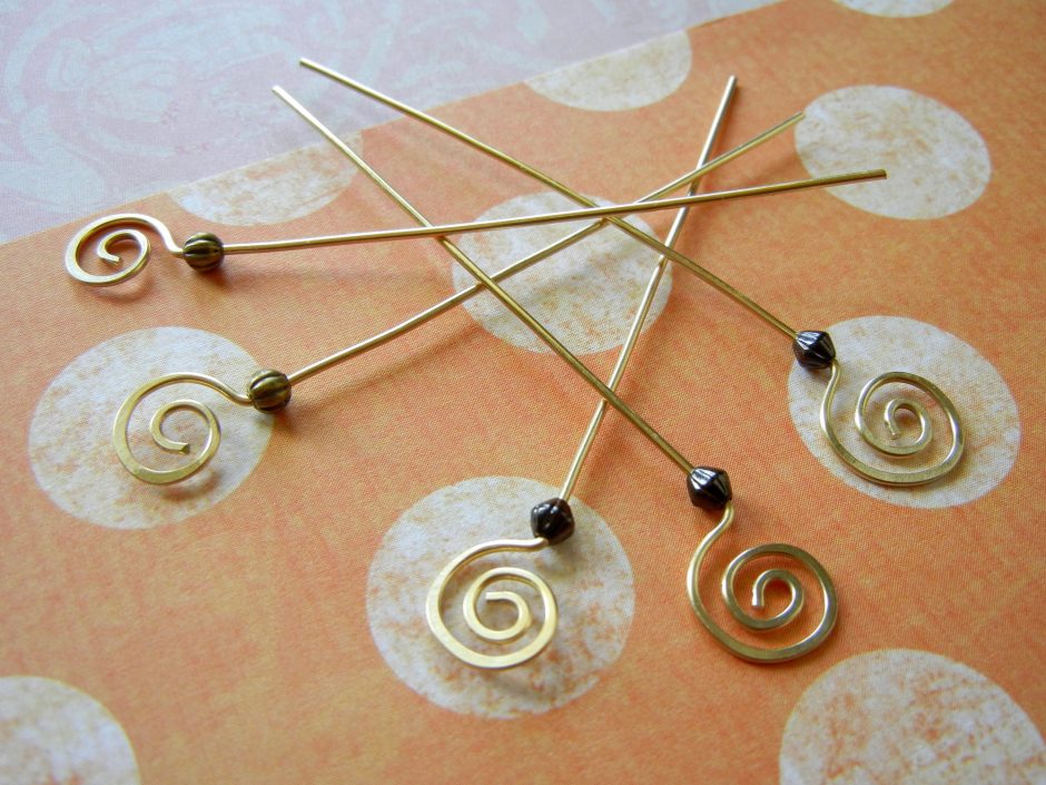 How to Make Spiral Head Pins - Rings and ThingsRings and Things